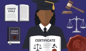 Laurea in giurisprudenza, simbolo della migliore università di giurisprudenza in Italia. Libri di legge, bilancia della giustizia, martelletto e sigillo.