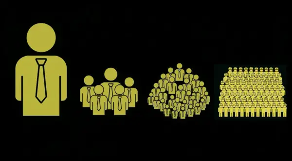 Icone di persone con cravatta, da una a molte, che rappresentano la crescita di un team. Un consulente SAP con uno stipendio elevato guida questo gruppo.