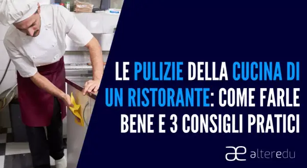 Il cuoco deve pulire la cucina del ristorante. Immagine mostra un cuoco che pulisce un bancone con uno straccio giallo.