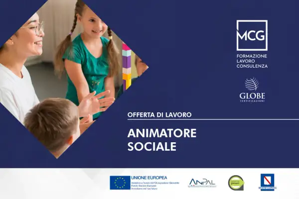 Offerte lavoro animatore sociale: un adulto sorride a due bambini che giocano con blocchi colorati.