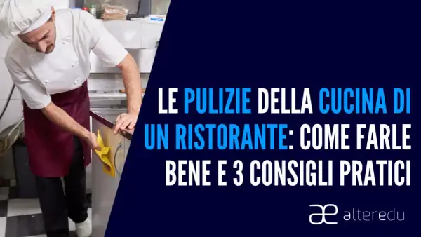 Il cuoco deve pulire la cucina del ristorante. Immagine mostra un cuoco che pulisce un bancone con uno straccio giallo.